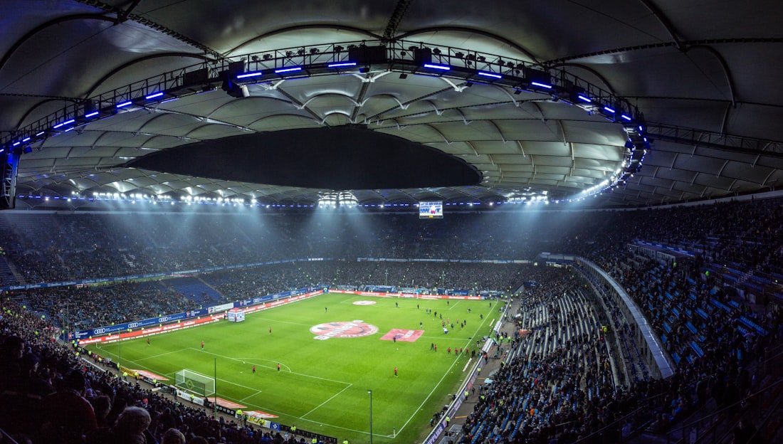 Stadion olahraga saat pertandingan malam