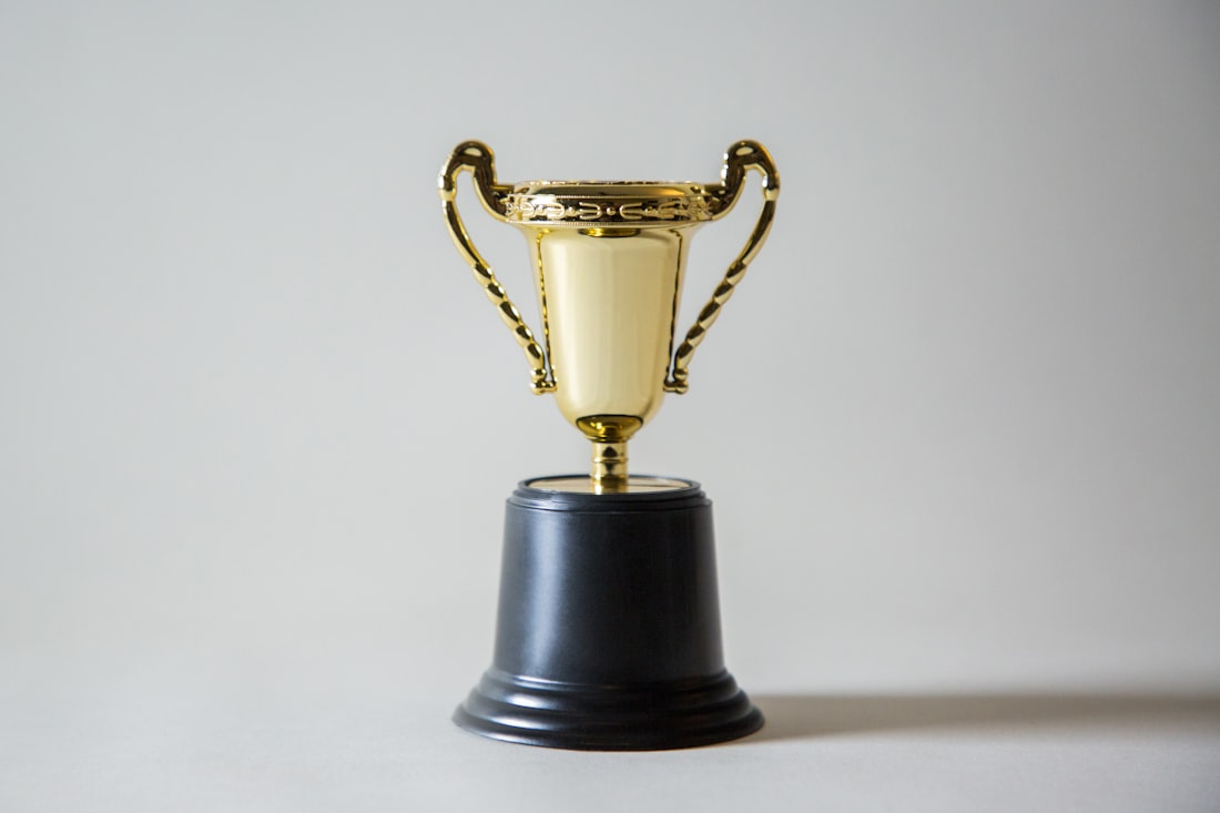 Piala emas untuk pemenang lomba